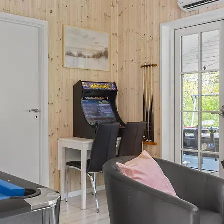 6 Bedroom Amazing In Holiday home *