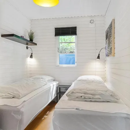 בית נופש Awesome Home In Malling With Sauna *