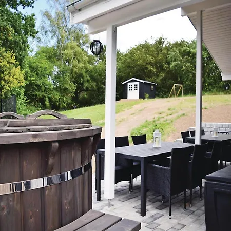 בית נופש Awesome Home In Malling With Sauna