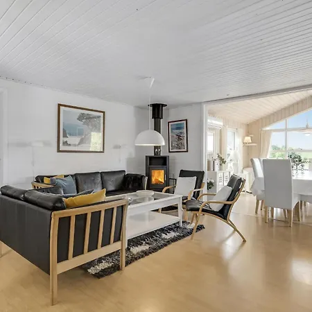 Ajstrup Strandvej Xi 度假居 Malling